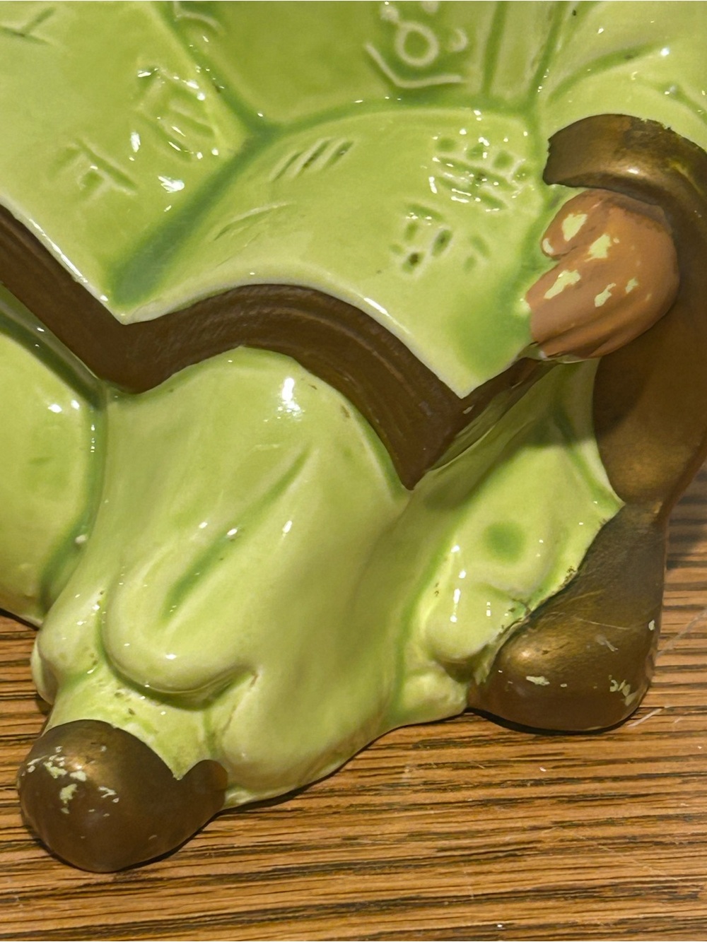 1950’s Glazed Ceramic Lime Green Asian Boy Reading - Picture 10 of 11
